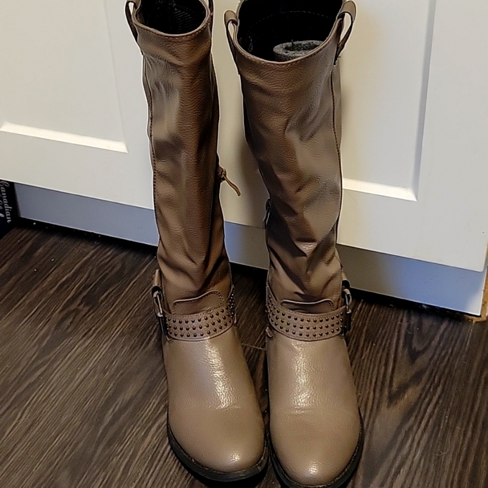 Reneeze tall boots, tan, size 6
